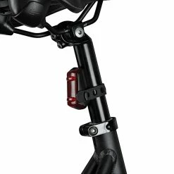 AXA DWN REAR SIGNAL éclairage Arrière à Batterie Avec Feu De Stop -Pas Cher Vélo Magasin 07FDE7261CC2452A4985BB21A4CA60F7