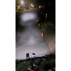 Lunivo Jeu Lampes Éclairage Avant à Batterie Lynx F60 + Éclairage Arrière à Batterie Lynx R3 -Pas Cher Vélo Magasin 344110D208E9FCEB0445C99F97DF1600