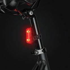 AXA DWN REAR SIGNAL éclairage Arrière à Batterie Avec Feu De Stop -Pas Cher Vélo Magasin 701575E66C3A0632196CE287ABBBB28B