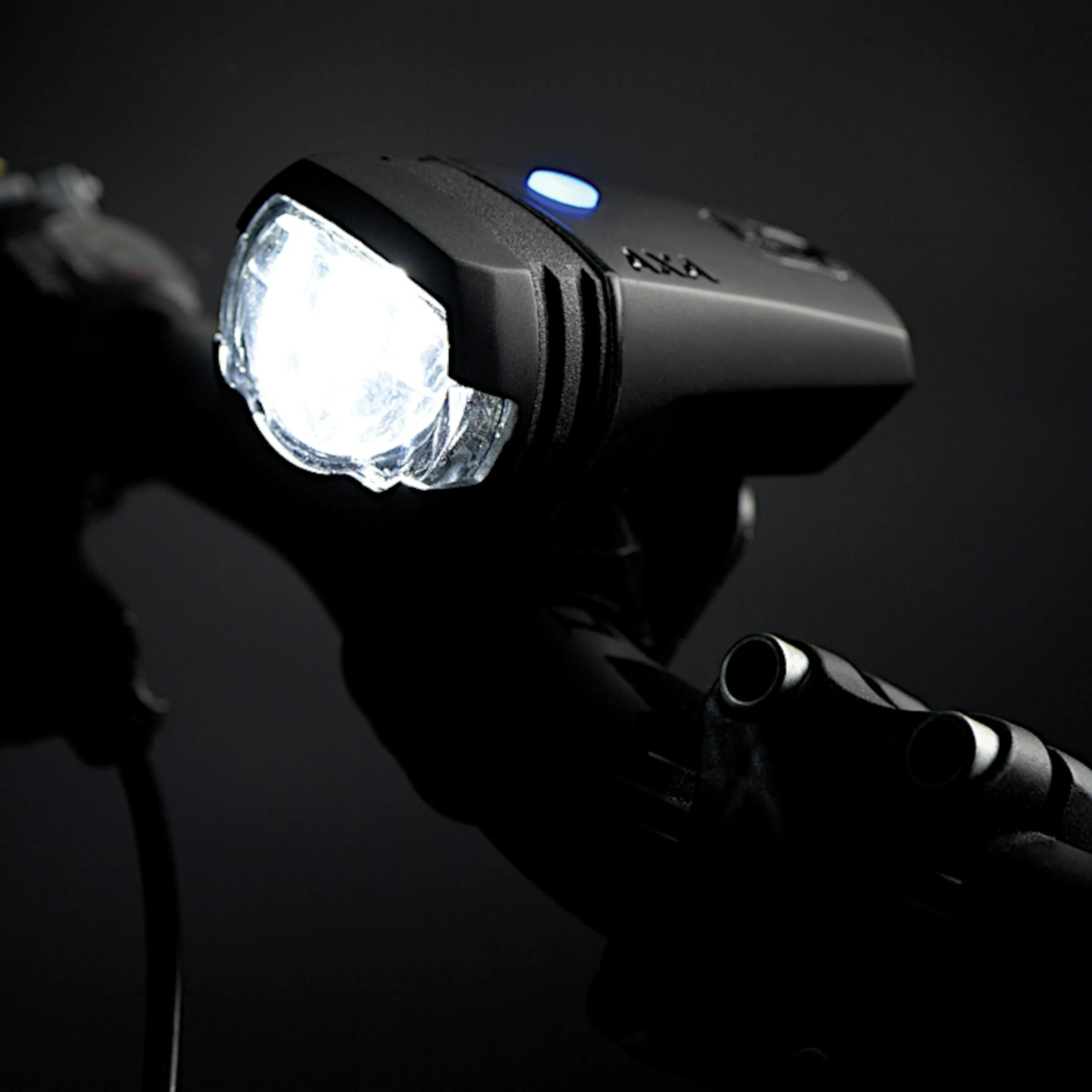 AXA GREENLINE éclairage Avant à Batterie 50 Lux 6 AXA GREENLINE éclairage Avant à Batterie 50 Lux – Image 4