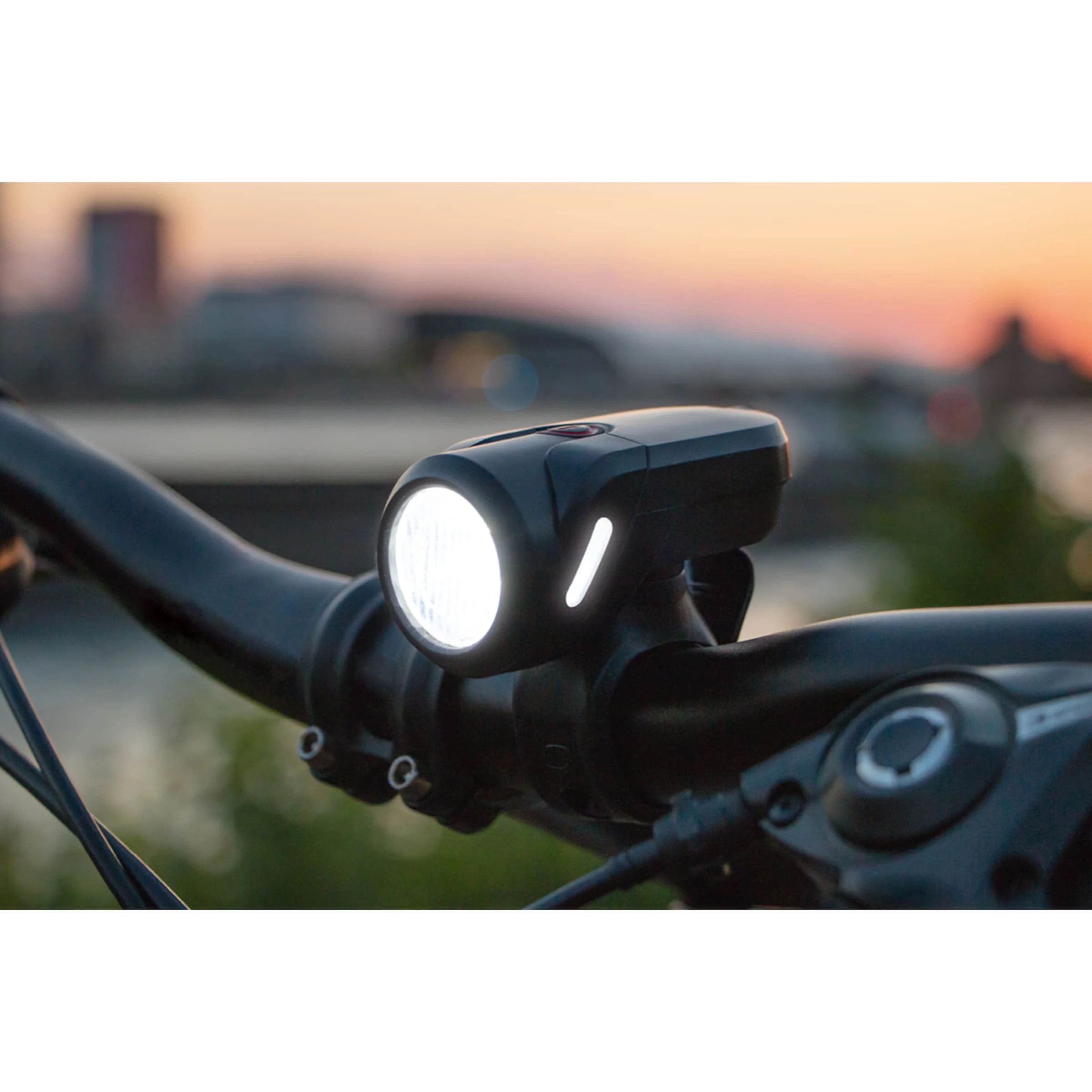 SIGMA Set éclairages Éclairage Avant AURA 35 USB / Éclairage Arrière NUGGET II 5 SIGMA Set éclairages Éclairage Avant AURA 35 USB / Éclairage Arrière NUGGET II – Image 3